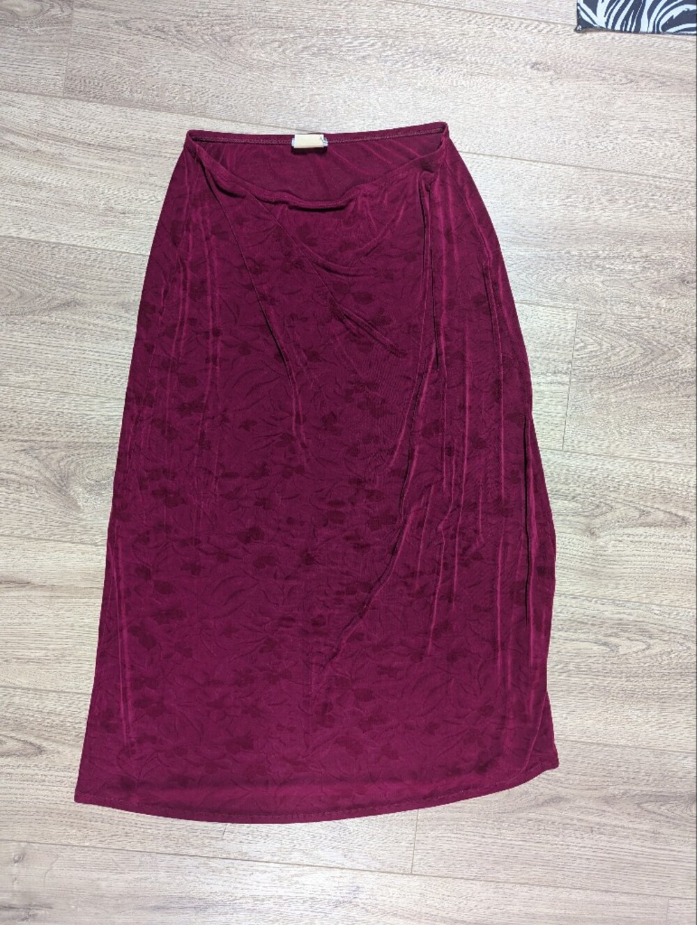 Women’s Vintage Burgundy Skirt - Sleek Floral Texture